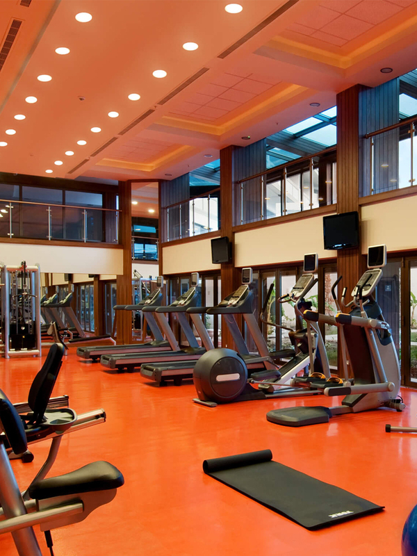 Fitnes-klublar burutma berish, narhlari bilan tanishish, suratlar