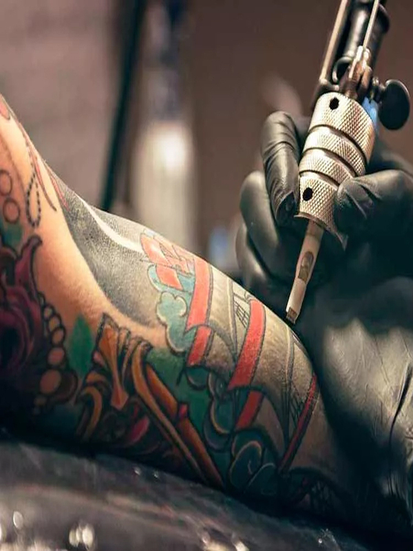 Chiroyli tana sexy tatuirovka va bazi pirsing yigitlar Chiroyli tana sexy tatuirovka va bazi pirsing yigitlar