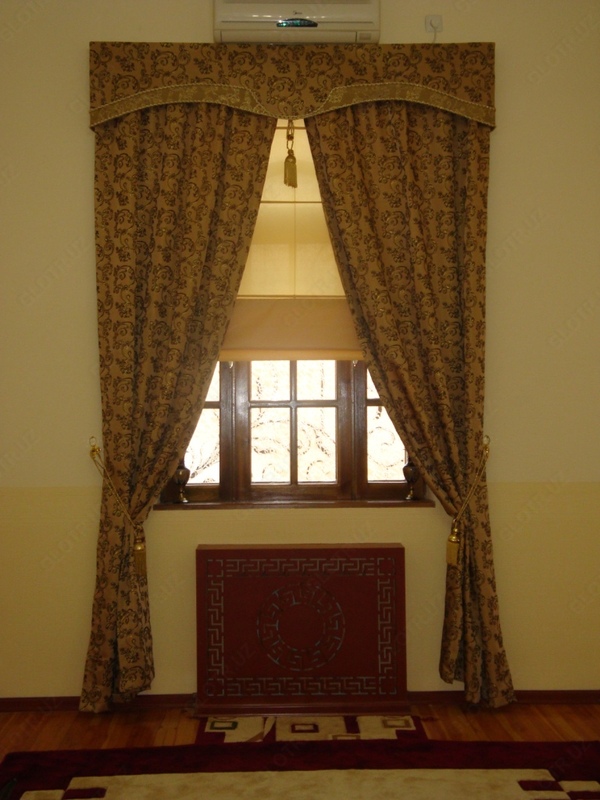 Сочетание классики с римскими шторами