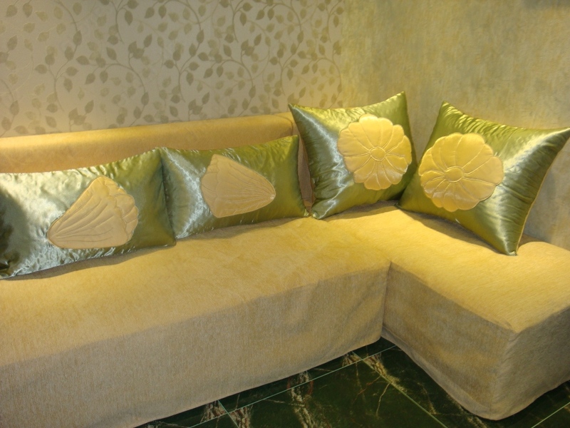 Чехол на диван-уголок и декоративные наволочки Арт. 015