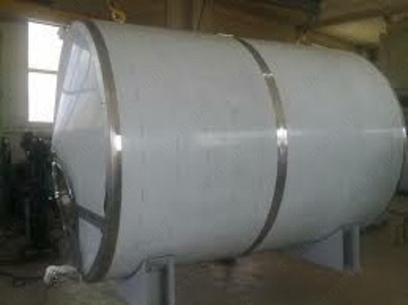 Реактор (ёмкость) из пищевой нержавеющей стали.