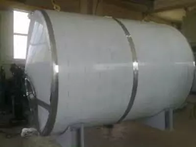 Реактор (ёмкость) из пищевой нержавеющей стали.