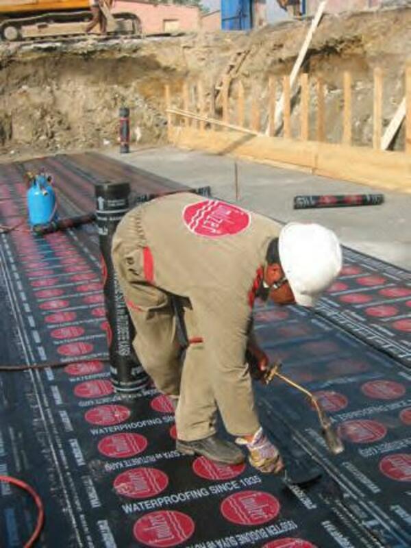   Усиленная полиэфирные войлочная битумная мембрана - EM400P (4мм)