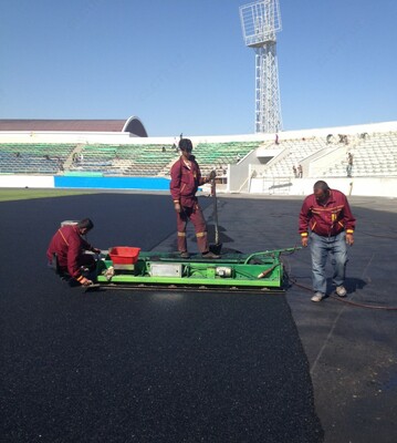 Укладка спортивного покрытия