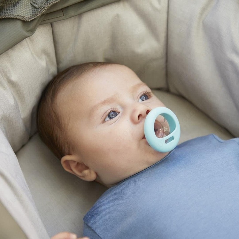 Силиконовая пустышка Tommee Tippee Ultra Light