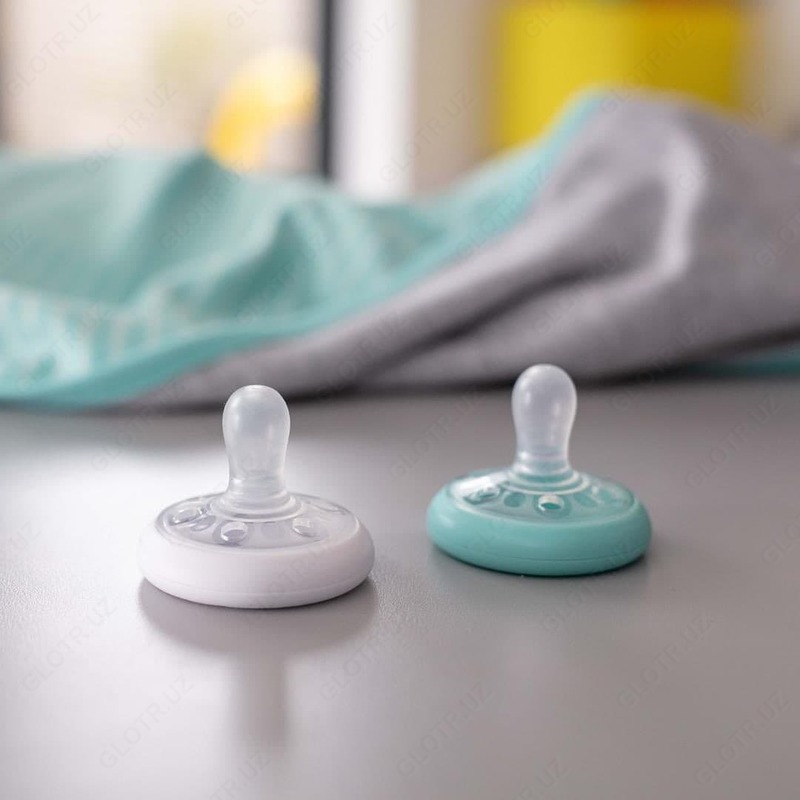 Силиконовая пустышка Tommee Tippee Ultra Light