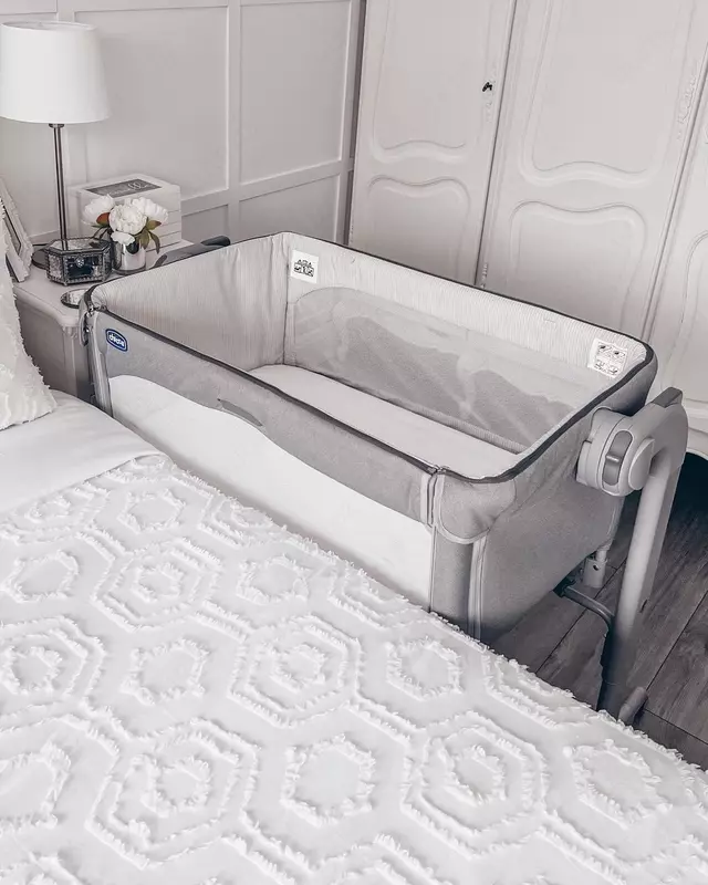 Приставная кроватка Chicco Next2Me Magic