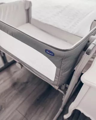 Приставная кроватка Chicco Next2Me Magic