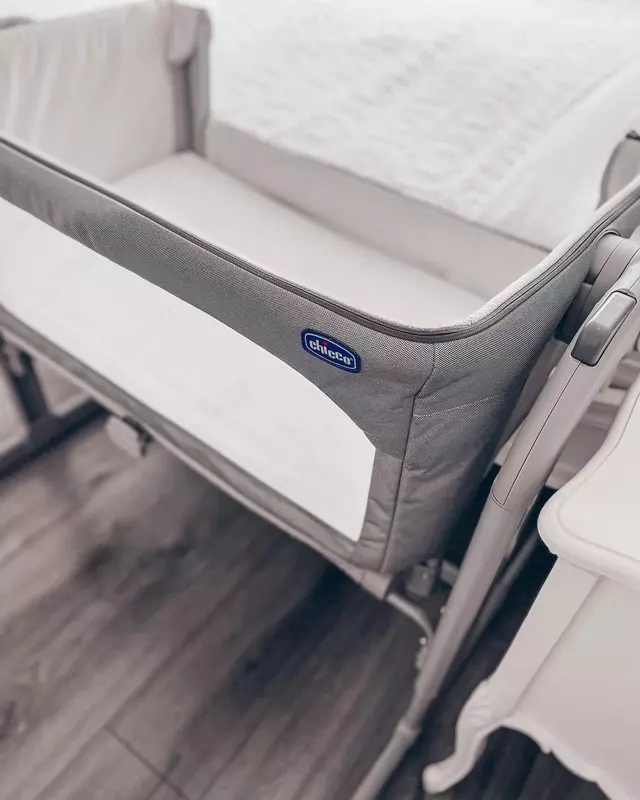 Приставная кроватка Chicco Next2Me Magic