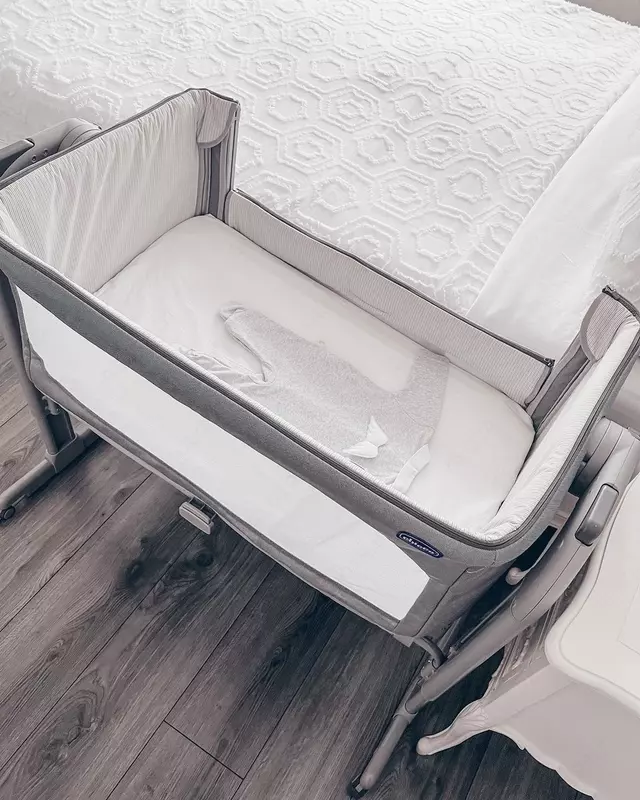 Приставная кроватка Chicco Next2Me Magic