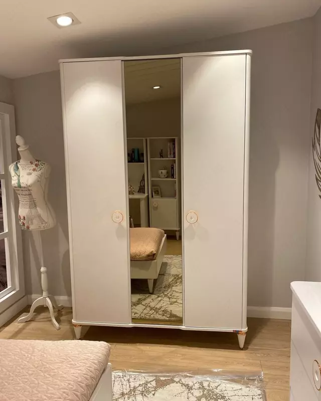 Almila tomonidan "Spotty" shkafi, (Turkiya)