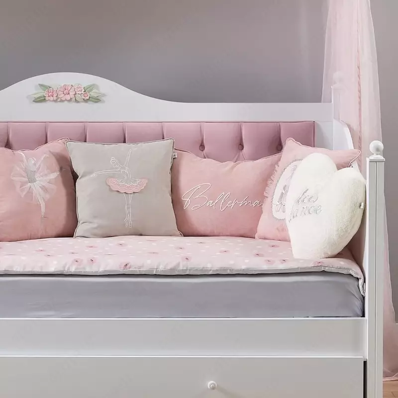 Almila tomonidan Byanka balerina kollektsiyasidan Kanopli divan to'shagi, (Turkiya)