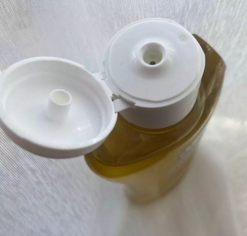 Chicco Baby Moments nozik teri uchun hammom yog'i  0+