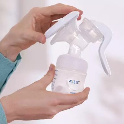 Philips Avent natural shishasi bilan qo'lda ishlaydigan ko'krak pompasi