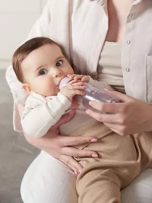 Бутылочка антиколиковая для кормления с силиконовой соской Happy baby (Великобритания) 250 мл