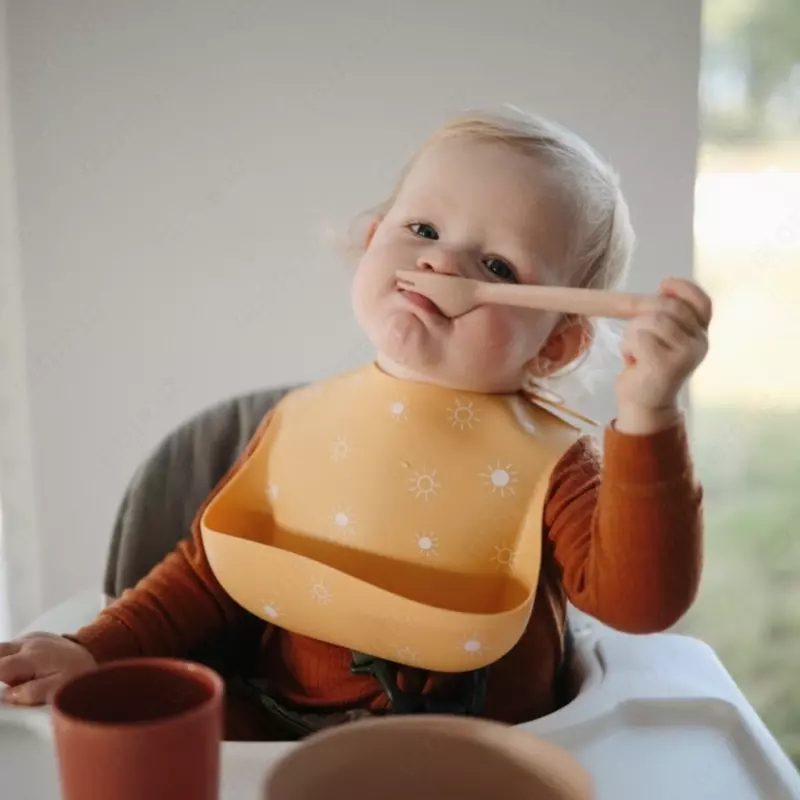 Нагрудник Mushie силиконовый sun