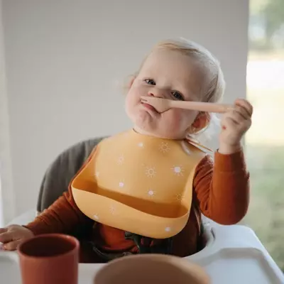 Нагрудник Mushie силиконовый sun