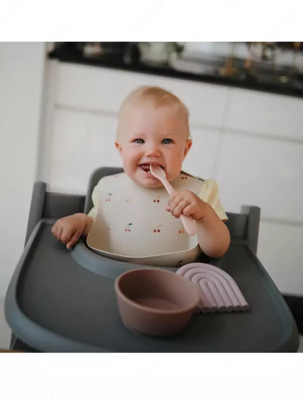 Нагрудник Mushie силиконовый cherry