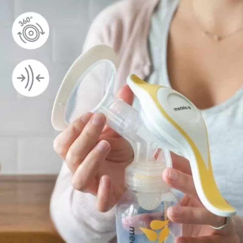 Medela Молокоотсос HARMONY Essentials (бутылка 150 мл, соска сил, 4 пакета д/сбора молока, 4 ультрат. прокладки впитывающие)