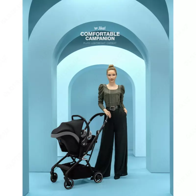 Jikeldan Pluto bolalar avtomobil o'rindig'i, qora (Frantsiya)