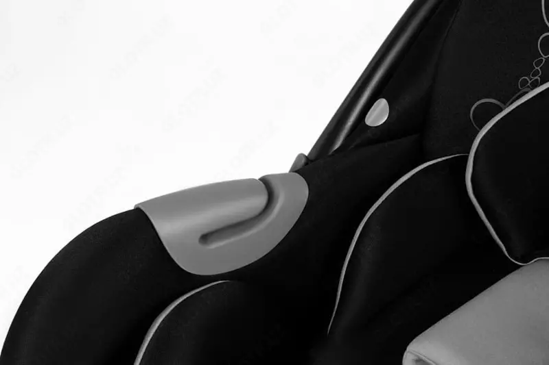 Bolalar avtomobil o'rindig'i "Jikel" Pluto JK802822-47 (Frantsiya) Qora/sariq