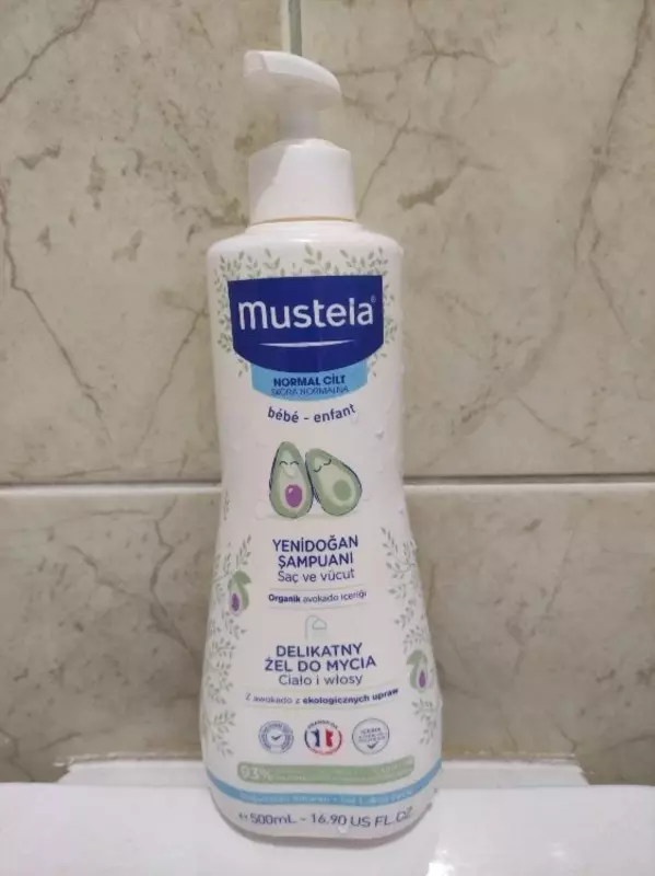 Мягкий гель-шампунь для купания новорожденных "Mustela" Bebe (500 мл) Франция