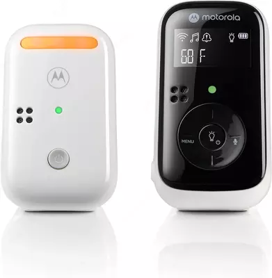 Motorola AM 24 chaqaloq monitori yuqori sezgir mikrofon va ota-ona blokidagi batareyaga ega