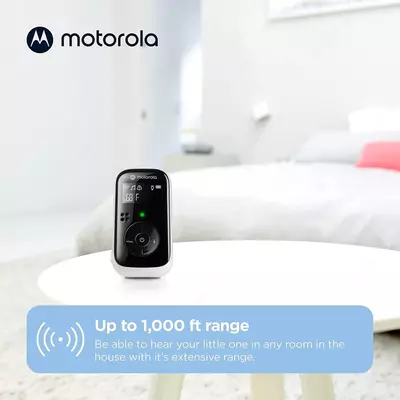 Motorola AM 24 chaqaloq monitori yuqori sezgir mikrofon va ota-ona blokidagi batareyaga ega