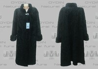 Astraxan mo&#39;ynali Art mo&#39;ynasidan mo&#39;ynali palto urg&#39;ochi. SH003