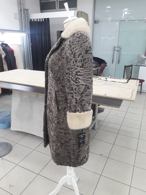 Buxoro astraxan mo'ynali kiyimlari sur sur ochiq jigarrang ingliz tili - 5 333 681.9 so'm / donadan