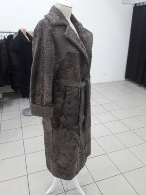 Шуба из меха каракулчи цвет золотистый - от 11 583 000 сум / шт.