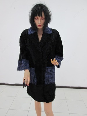 Полушубок из меха каракуля черного цвета комбинированный с английским воротником