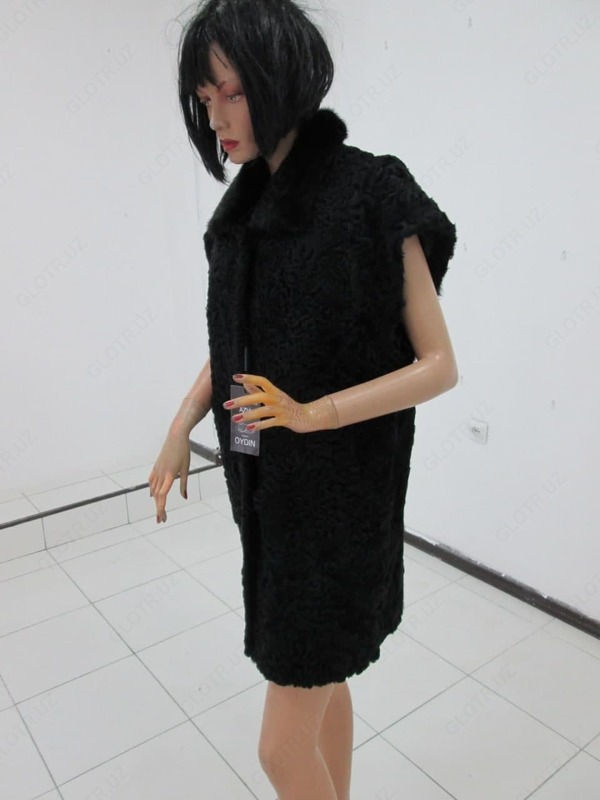 qora Mink mo'yna bilan yotgan yoqa