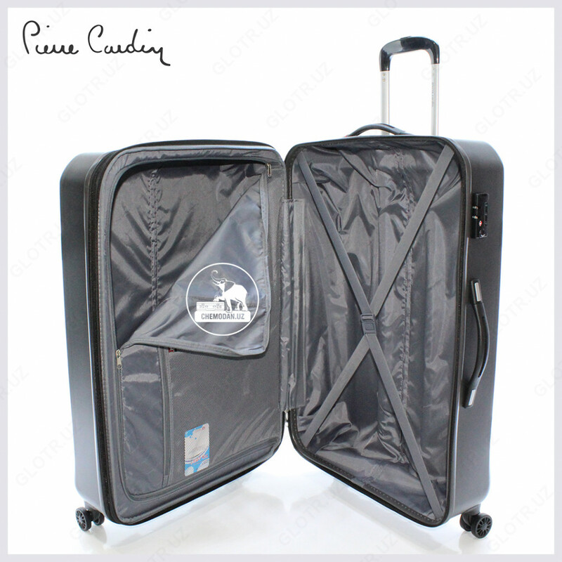 Дорожный чемодан марки Pierre Cardin.