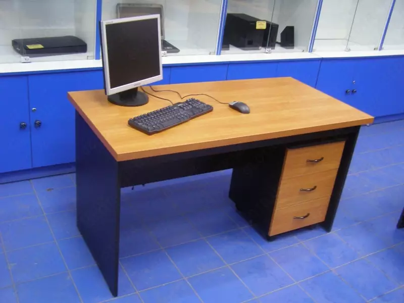 1 176 000 so'm Мебель для персонала / Рабочий стол -1400*680*750 / Тумба мобильная -400*450*610