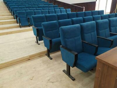 Teatr o'rindiqlari KMZ-2