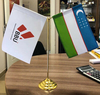 Настольные флаги на двойном флагштоке