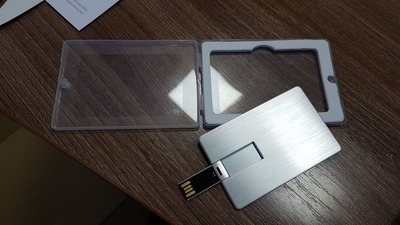 Флешка-визитка, Флешка-карта. пластик и металл 8/16Гб