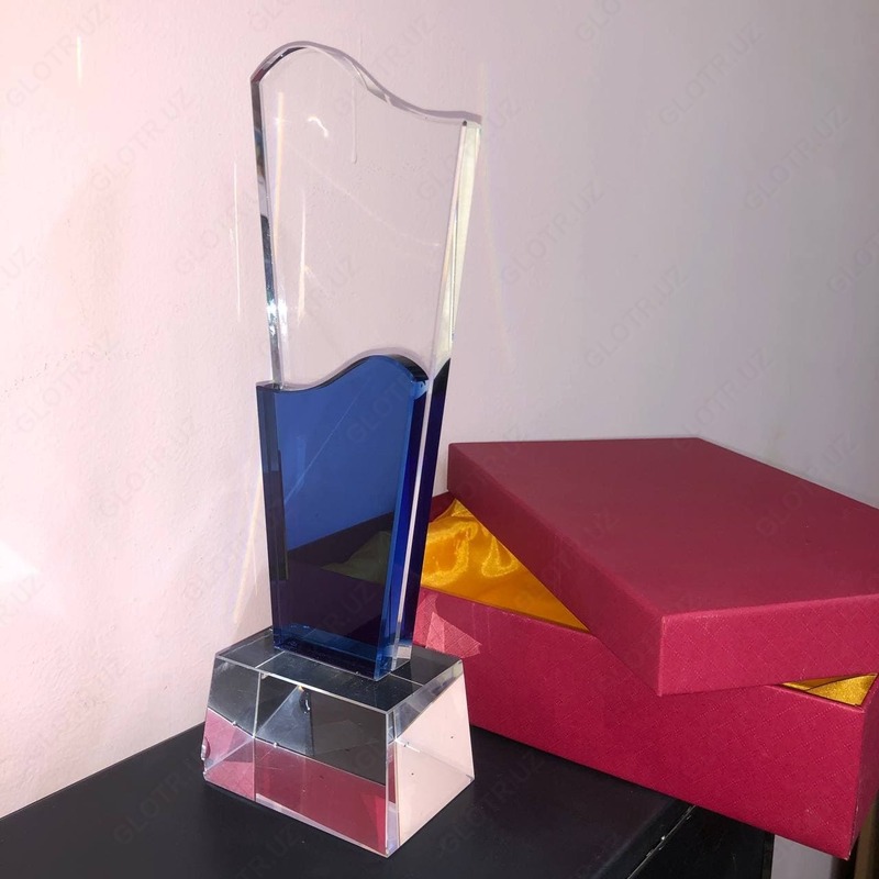 Стеклянный кубок