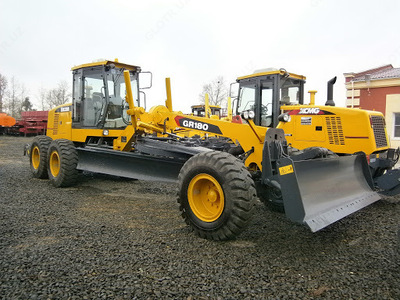 Avtomatik greyder XCMG GR1803
