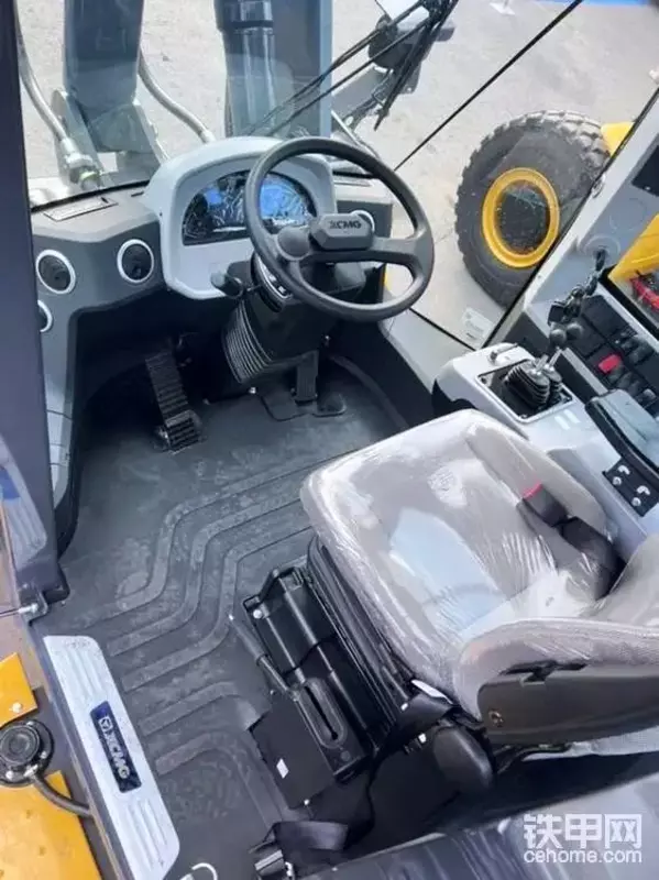  Фронтальный погрузчик XCMG XC958 3куба - 