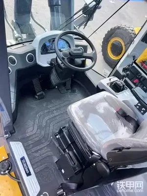  Фронтальный погрузчик XCMG XC956 3 куба - 