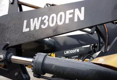 Фронтальный погрузчик XCMG LW300FN 1