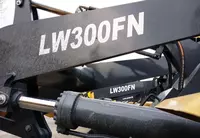 Китайский Фронтальный погрузчик XCMG LW300FN 1