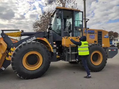 Фронтальный погрузчик ZL50GN XCMG 3.2 куба джойстик