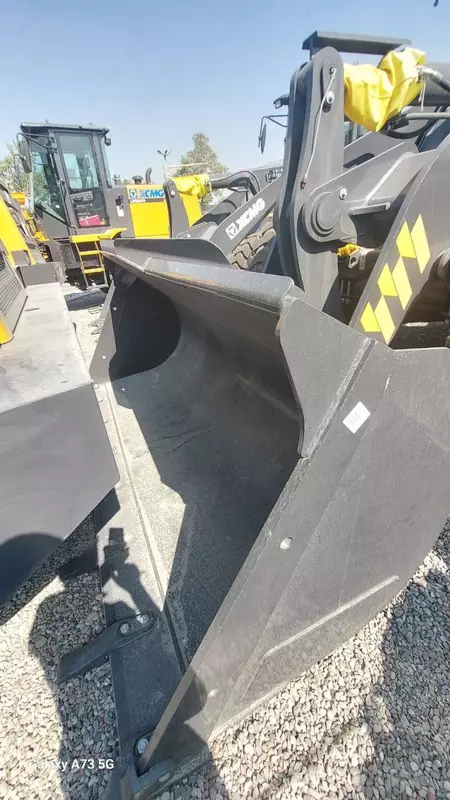  Фронтальный погрузчик XCMG XC958 3куба  - ООО «YEMA GROUP INTERNATIONAL»