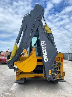 Экскаватор-погрузчик XCMG XC8-S3570