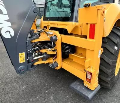 Экскаватор-погрузчик XCMG XC8-S3570