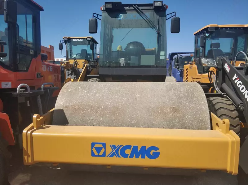 555 000 000 сум Каток одно вальцовый XS143J XCMG 14 тон