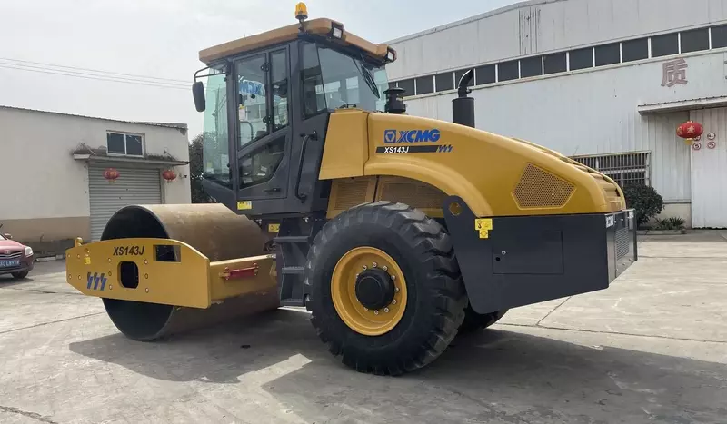 Каток одно вальцовый XS143J XCMG 14 тон - ООО «YEMA GROUP INTERNATIONAL»
